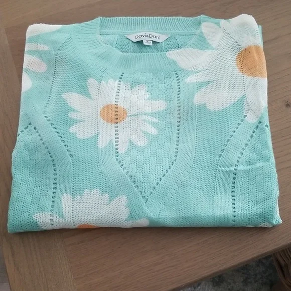 LAST CHANCE Lightweight Knit Daisy Sweater NWOT - Picture 11 of 13